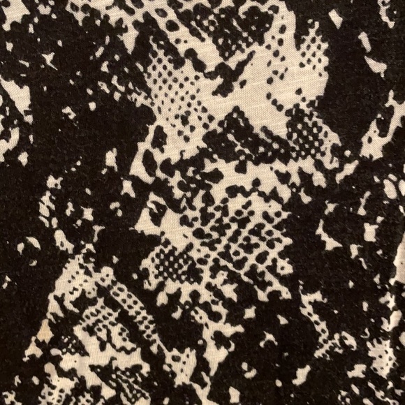 Apt. 9 Black & White Tunic Top 1X - Picture 3 of 5